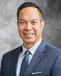 Dr. Ronaldo                          Holgado